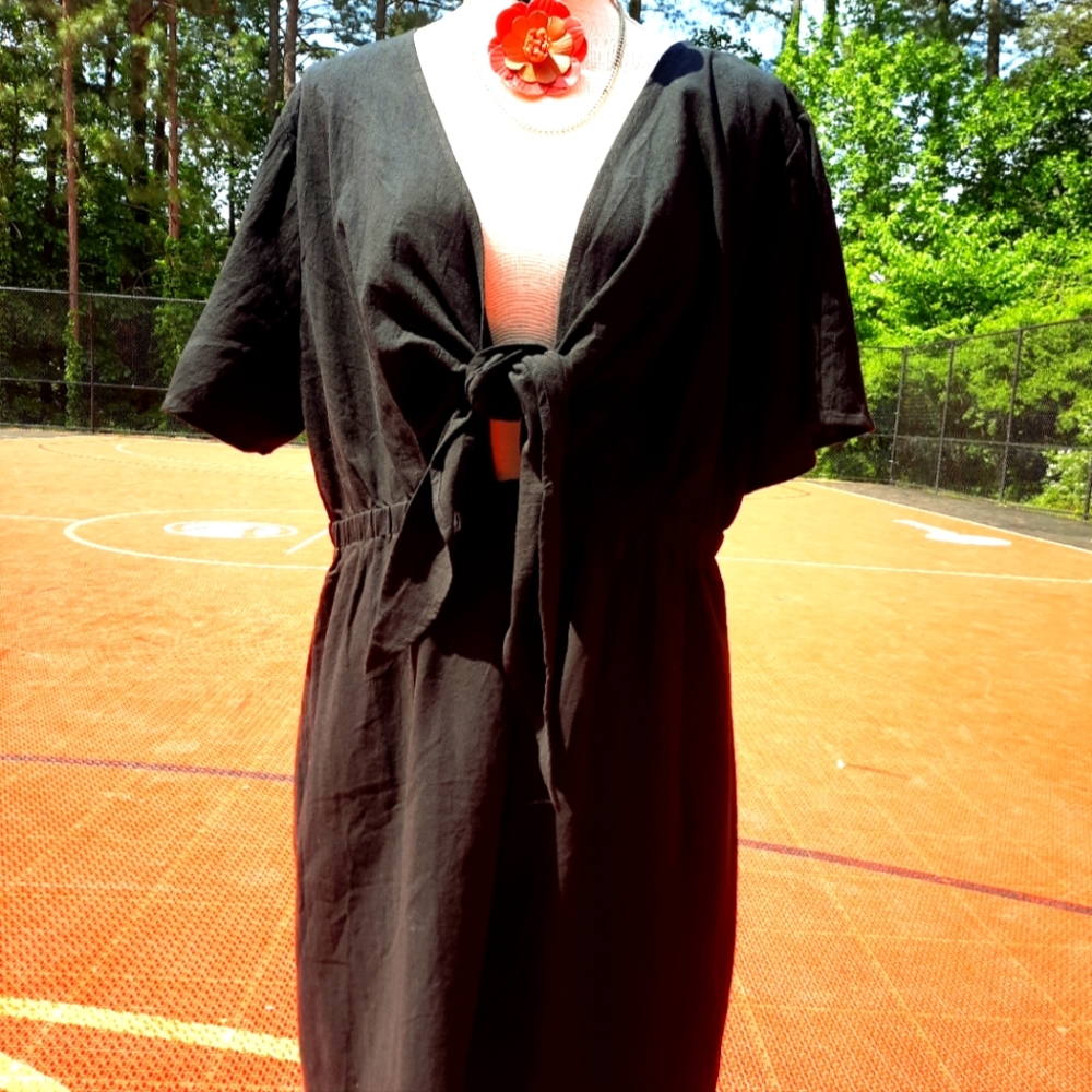 🤎NEW! 🤍Front halter dress--necklace not included.✨️♥️